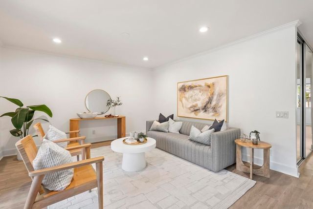 8503 Villa La Jolla Dr E, La Jolla, CA 92037