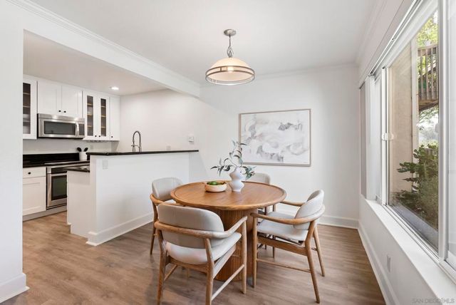 8503 Villa La Jolla Dr E, La Jolla, CA 92037