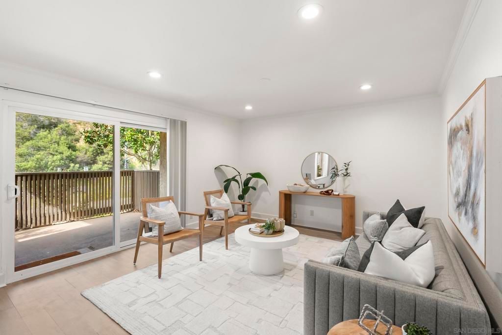 8503 Villa La Jolla Dr E, La Jolla, CA 92037