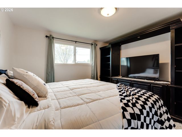 1141 W 24TH Ave, Eugene, OR 97405