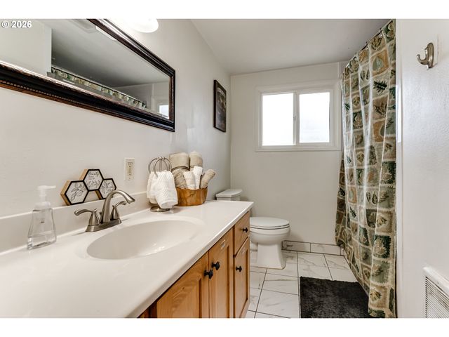 1141 W 24TH Ave, Eugene, OR 97405