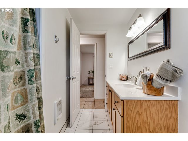 1141 W 24TH Ave, Eugene, OR 97405