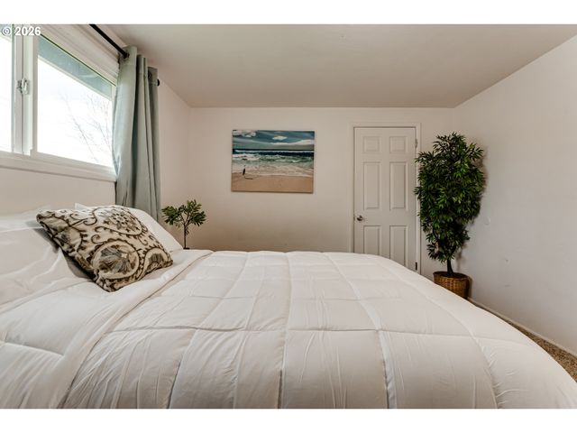 1141 W 24TH Ave, Eugene, OR 97405