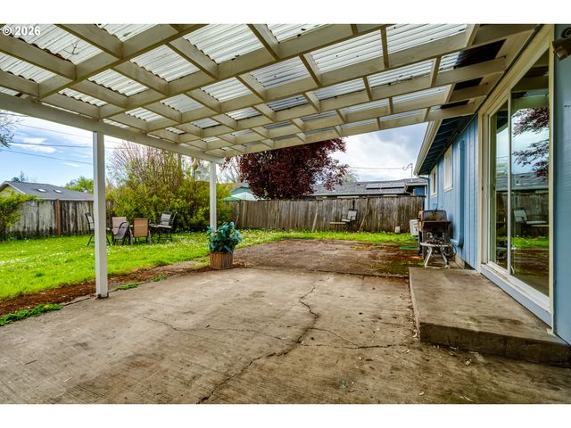 1141 W 24TH Ave, Eugene, OR 97405