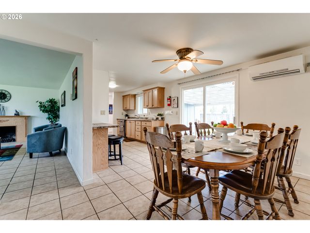 1141 W 24TH Ave, Eugene, OR 97405