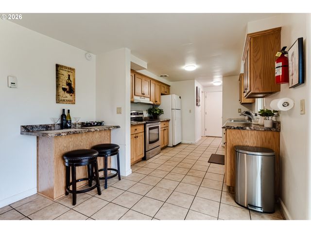 1141 W 24TH Ave, Eugene, OR 97405