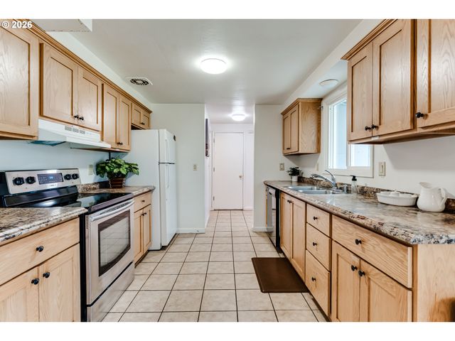 1141 W 24TH Ave, Eugene, OR 97405