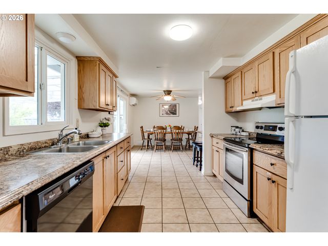 1141 W 24TH Ave, Eugene, OR 97405