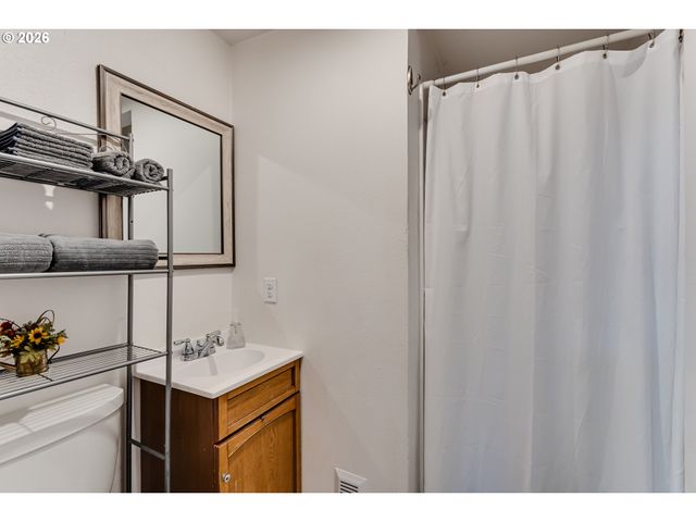 1141 W 24TH Ave, Eugene, OR 97405