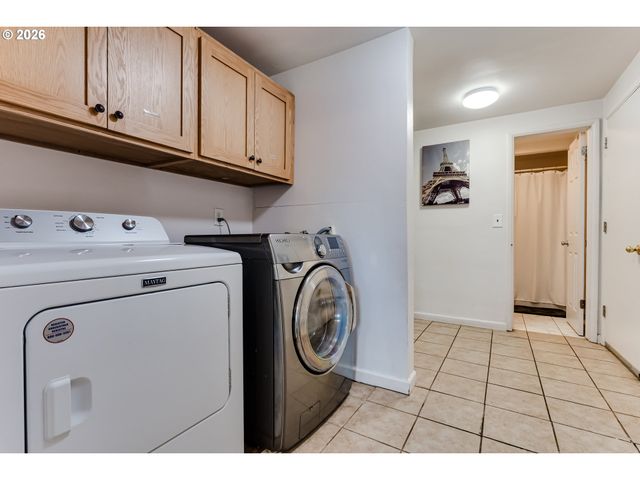 1141 W 24TH Ave, Eugene, OR 97405