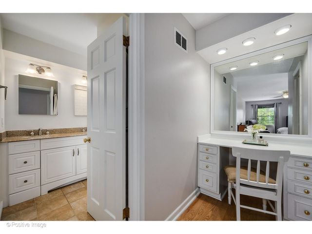 1367 SANFORD Lane, Glenview, IL 60025