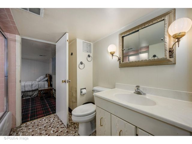 1367 SANFORD Lane, Glenview, IL 60025