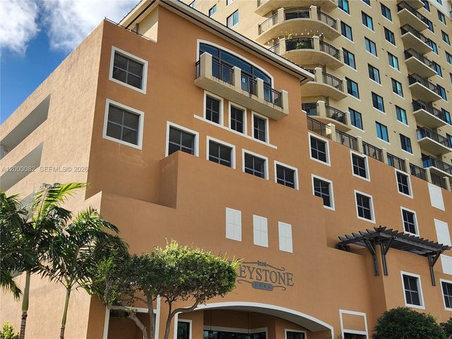 4242 NW 2nd St 1202, Miami, FL 33126