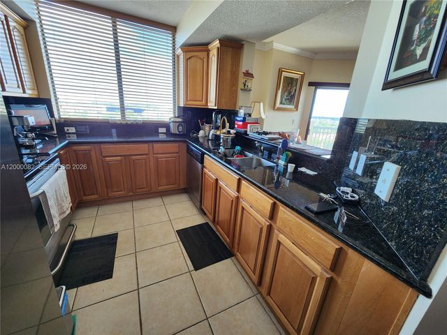 4242 NW 2nd St 1202, Miami, FL 33126