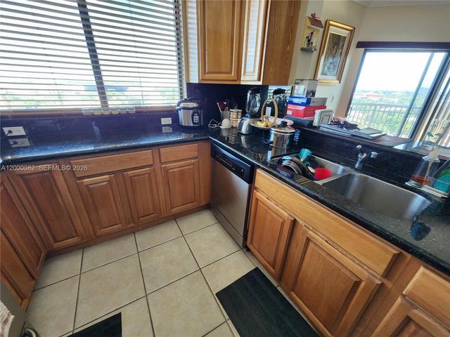 4242 NW 2nd St 1202, Miami, FL 33126