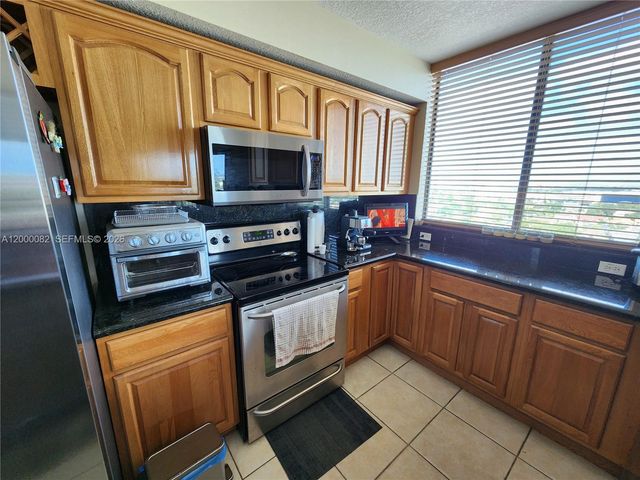 4242 NW 2nd St 1202, Miami, FL 33126