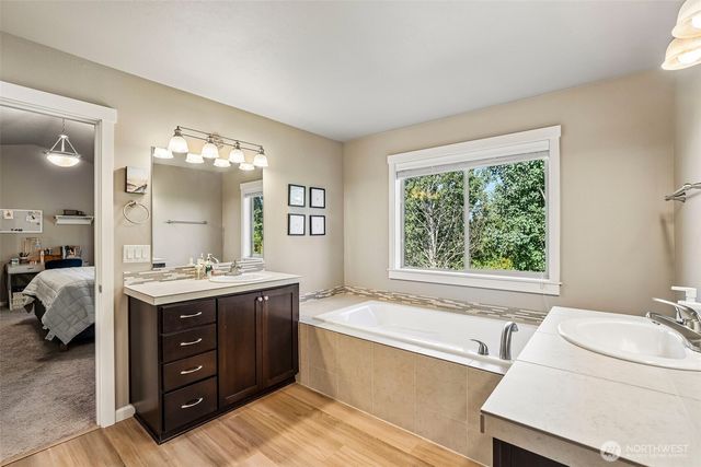 527 N Allen Creek Drive, Ridgefield, WA 98642