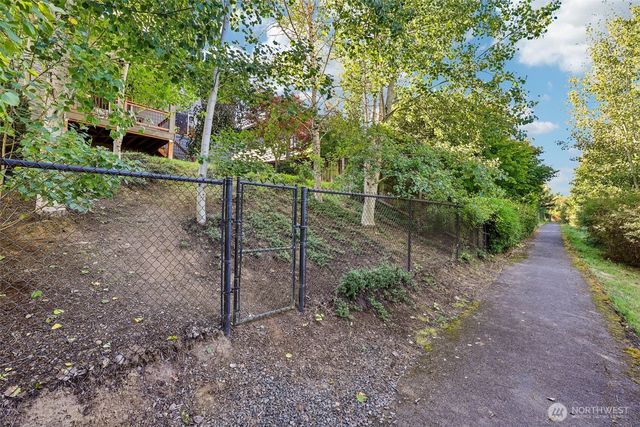 527 N Allen Creek Drive, Ridgefield, WA 98642