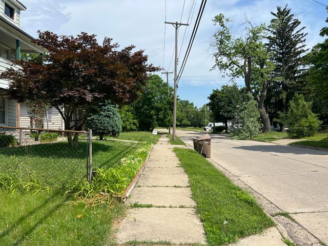 44 Lake Street, Pontiac City, MI 48341