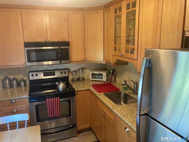 62 Heritage Hill Road D, New Canaan, CT 06840