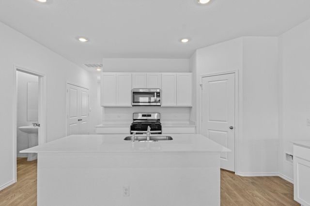 308 Nizao LN, Bastrop, TX 78602