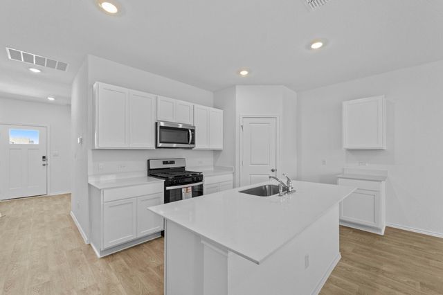 308 Nizao LN, Bastrop, TX 78602