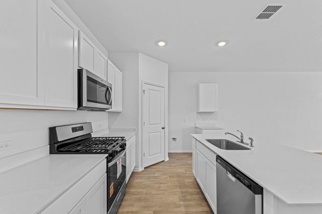 308 Nizao LN, Bastrop, TX 78602