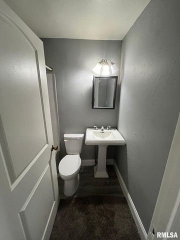 2339 S 10TH Street, Springfield, IL 62703