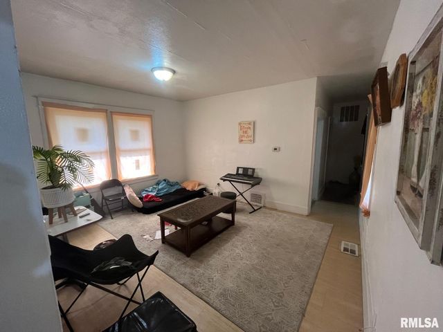 2339 S 10TH Street, Springfield, IL 62703