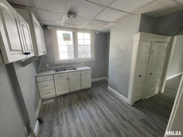 2339 S 10TH Street, Springfield, IL 62703