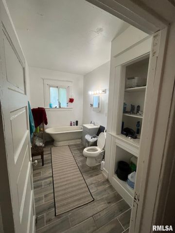 2339 S 10TH Street, Springfield, IL 62703