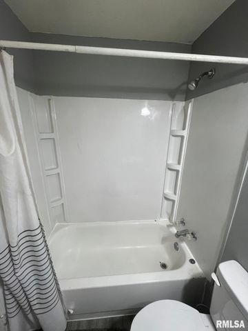 2339 S 10TH Street, Springfield, IL 62703