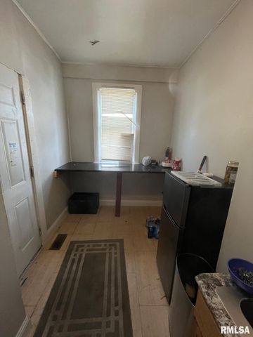 2339 S 10TH Street, Springfield, IL 62703