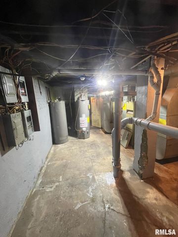 2339 S 10TH Street, Springfield, IL 62703