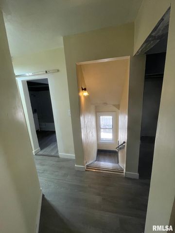 2339 S 10TH Street, Springfield, IL 62703