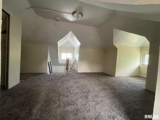 2339 S 10TH Street, Springfield, IL 62703