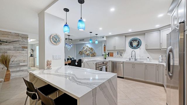 1 BENJAMIN FRANKLIN DRIVE 116, Sarasota, FL 34236