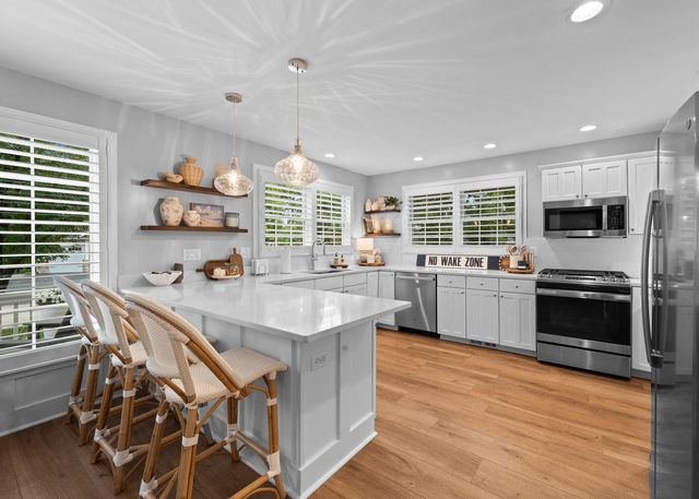 413 Hillcrest DRIVE, Fontana, WI 53125