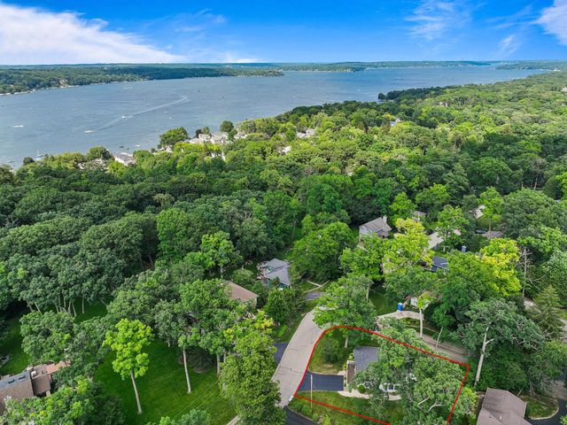 413 Hillcrest DRIVE, Fontana, WI 53125