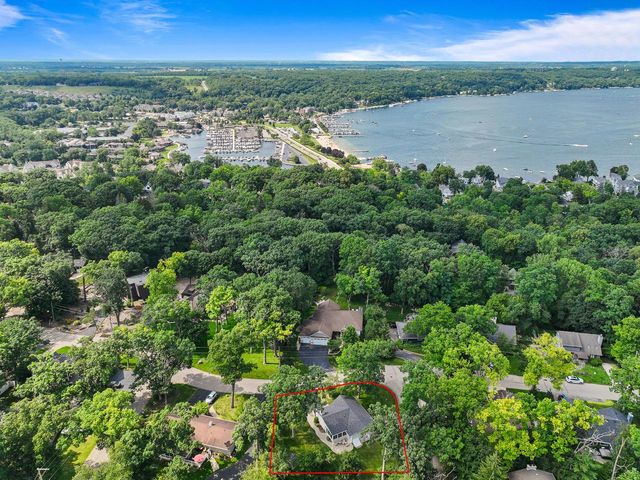 413 Hillcrest DRIVE, Fontana, WI 53125