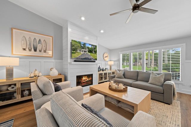 413 Hillcrest DRIVE, Fontana, WI 53125