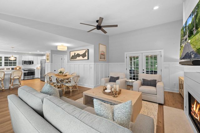 413 Hillcrest DRIVE, Fontana, WI 53125