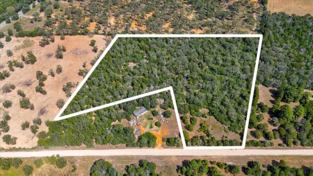 142 Meduna RD, Smithville, TX 78957