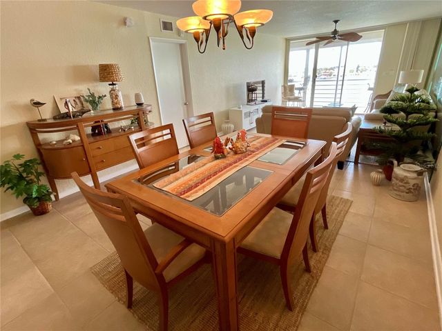 6093 BAHIA DEL MAR CIRCLE 676, St Petersburg, FL 33715