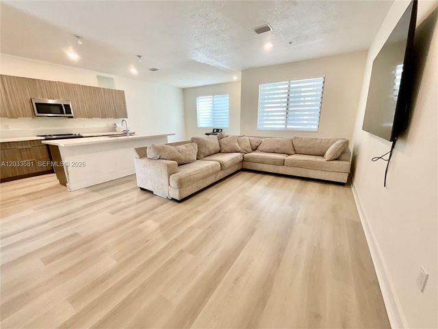 4700 NW 84th Ave 15, Doral, FL 33166
