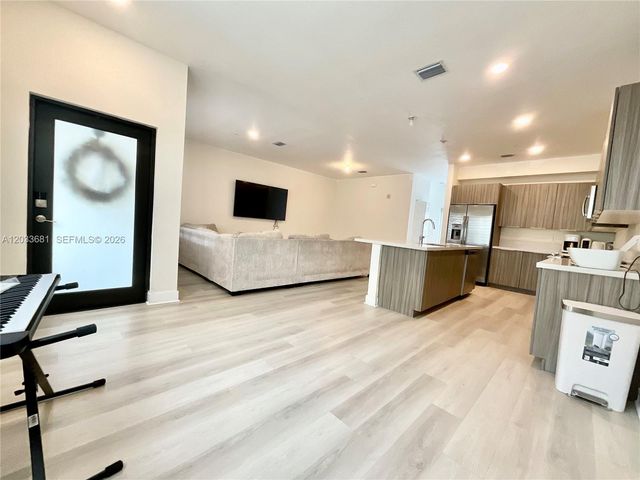 4700 NW 84th Ave 15, Doral, FL 33166
