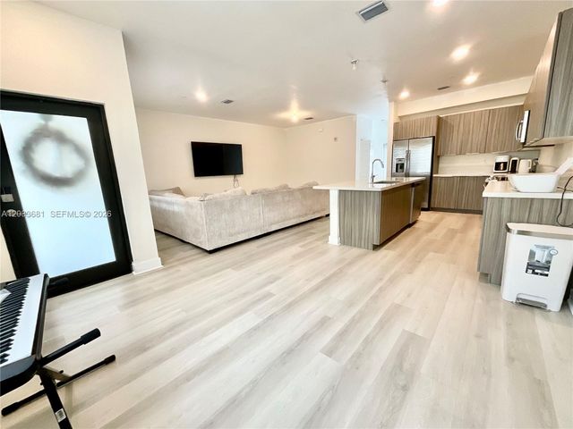 4700 NW 84th Ave 15, Doral, FL 33166