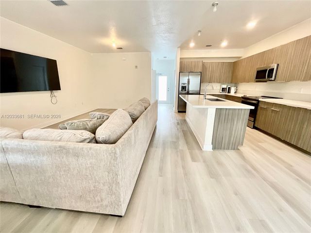 4700 NW 84th Ave 15, Doral, FL 33166