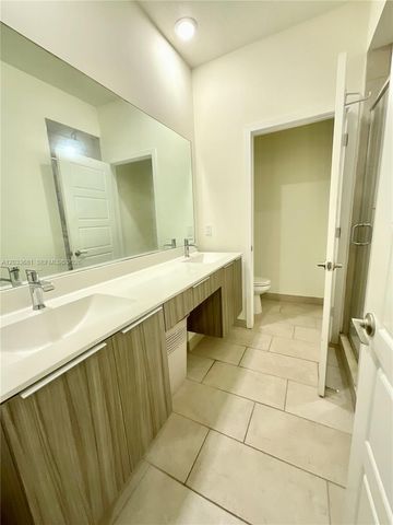 4700 NW 84th Ave 15, Doral, FL 33166