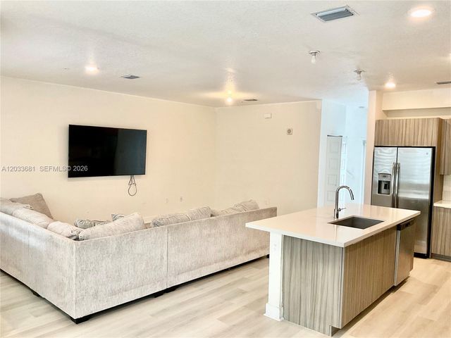 4700 NW 84th Ave 15, Doral, FL 33166